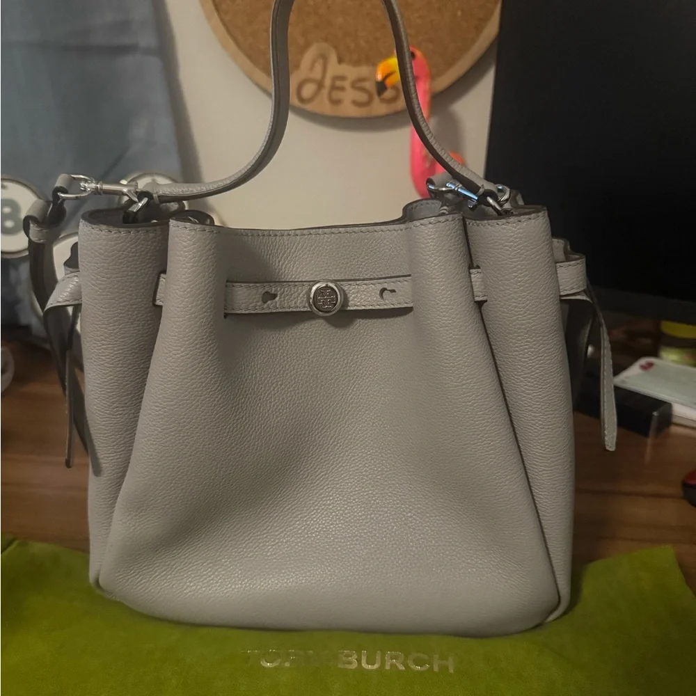 Tory Burch Romy Pebble Leather Bucket Bag - Picture 5 of 6